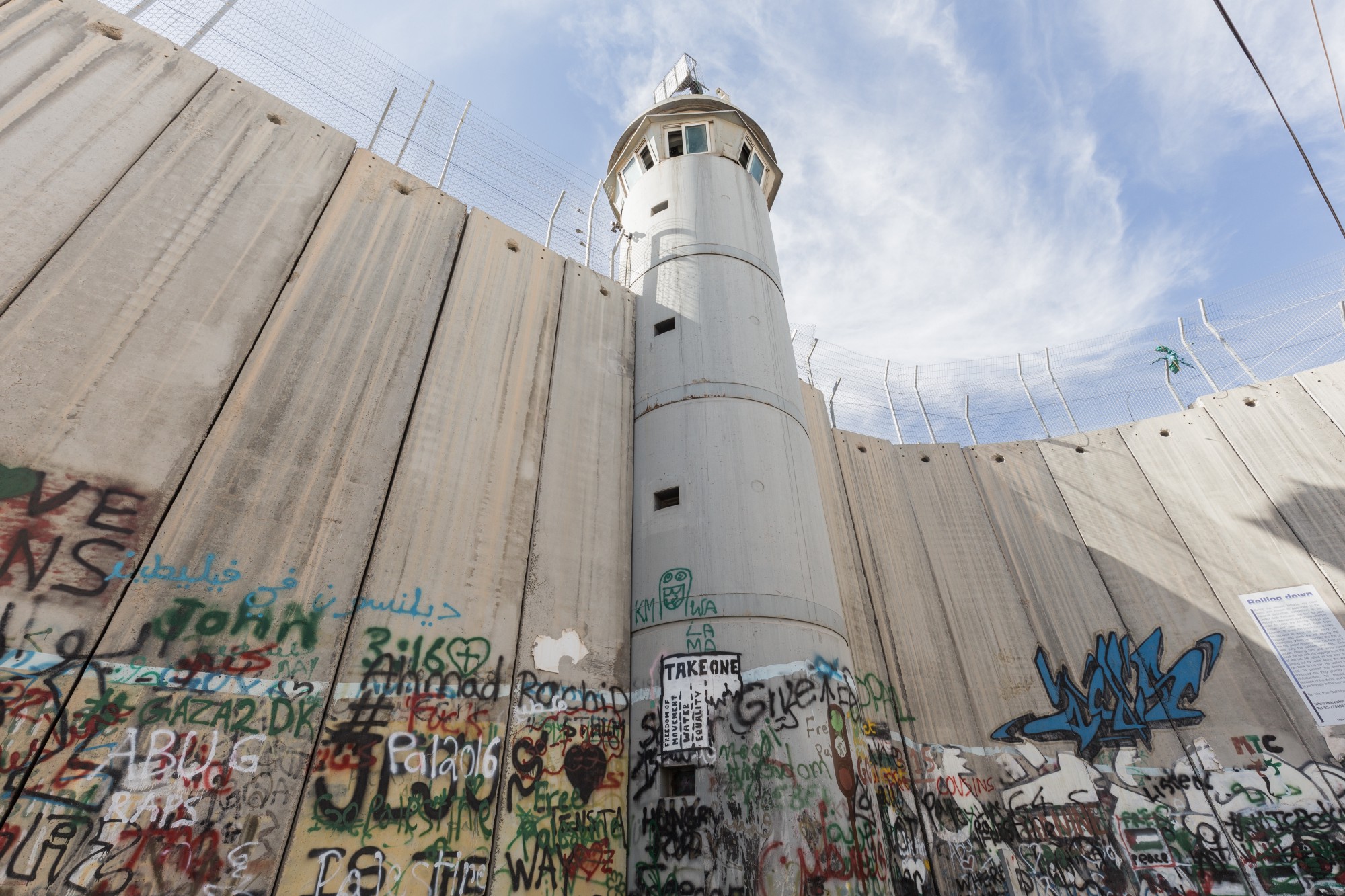 伯利恆與以色列接壤的圍牆，仍有士兵於塔上站崗